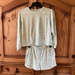 Women’s Trixxi Girl green flowers long sleeve shirt and shorts pajama set size L